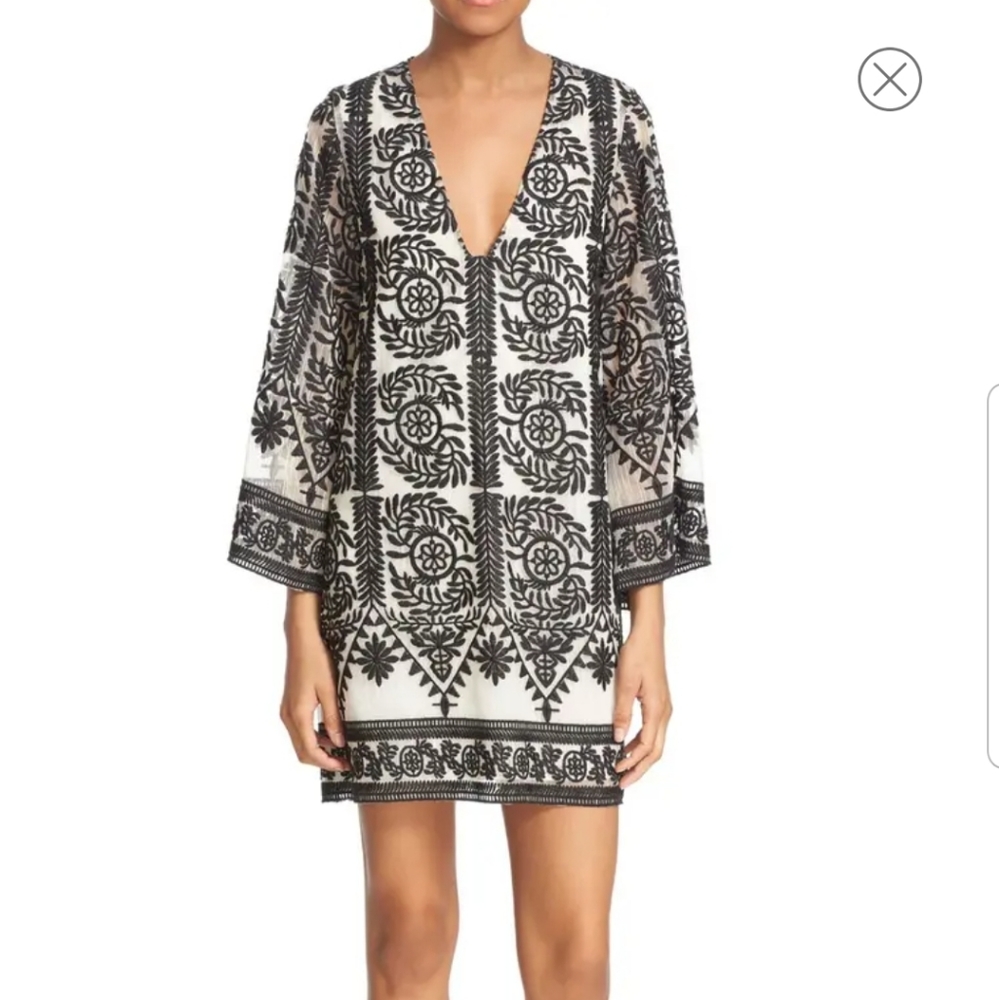 💎 Alice + Olivia Embroidered Dress